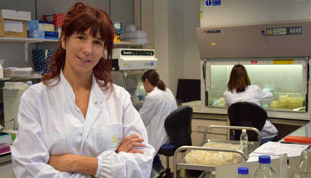 Raquel Virto Resano en el departamento de microbiología industrial que dirige en el CNTA.