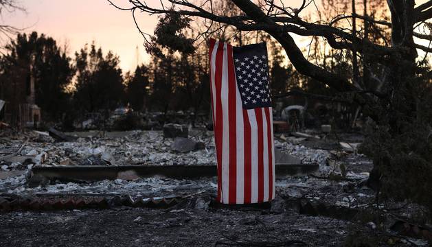 Los incendios calcinan 86.000 hectáreas en California