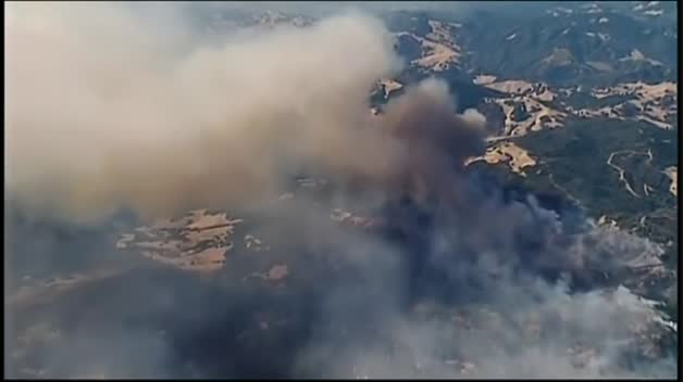 La tierra continúa ardiendo en California