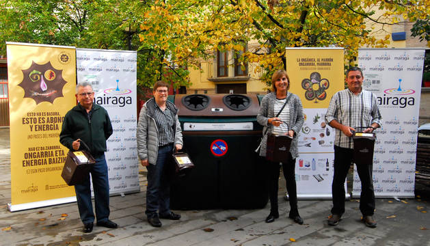 Desde la izquierda, Joaquín Olloqui, concejal de Pitillas; Rita Roldán, alcaldesa de Barásoain; Rebeca Lecumberri, concejala de Garínoain; y Pedro Leralta, presidente de Mairaga.