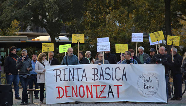 Integrantes de la Plataforma por la Renta Básica, en una concentración en noviembre del año pasado.