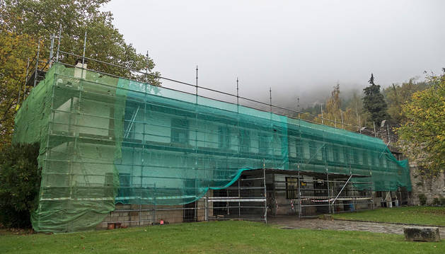 Imagen que muestra estos días el edificio de acceso al Monasterio de Iranzu, una construcción de planta baja más un piso superior.