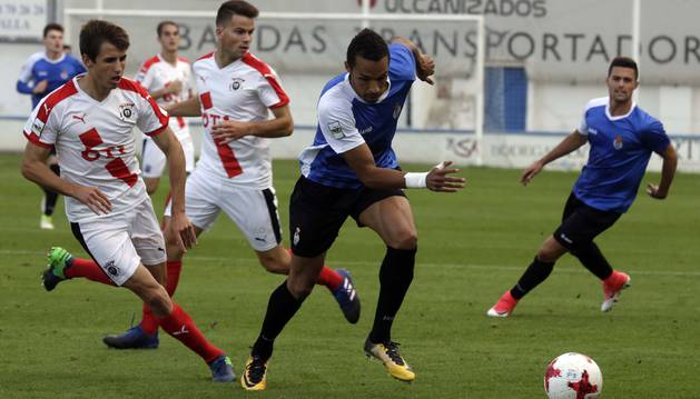 El delantero de la Peña Sport Valdo solo ha marcado un gol de los tres que ha conseguido la Peña Sport en diez jornadas.