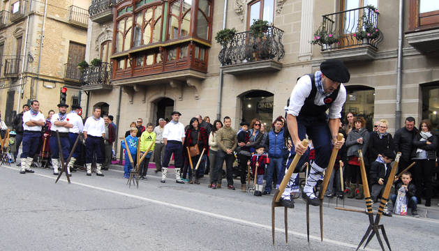 La asociación de Nafar Laiariak demostró su habilidad con las layas en cuatro pruebas diferentes que disputaron en la calle Severino Fernández.