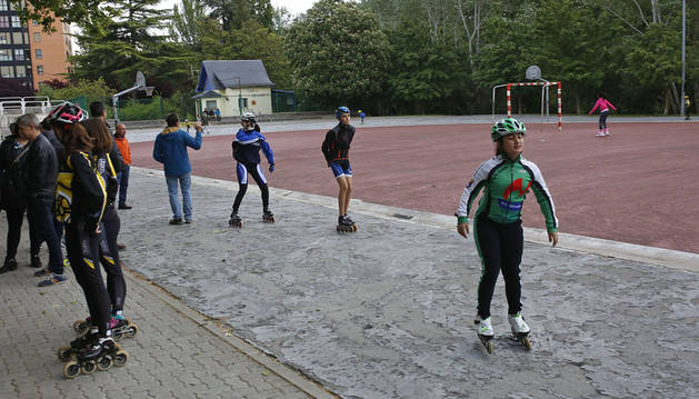 Varios patinadores en la concentración celebrada en mayo en el patinódromo de San Jorge.