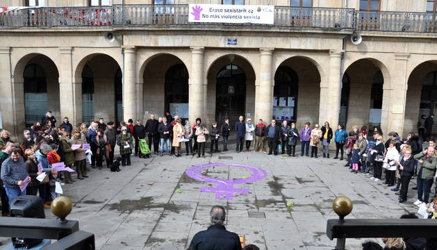 En Tafalla la concentración se celebró ayer a las 12 en la plaza de Navarra y posteriormente hubo un homenaje a las hermanas Úriz Pi.
