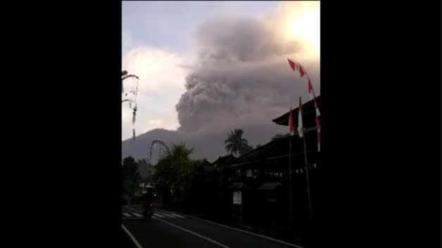 Alerta en Bali por la erupción del volcán Agung