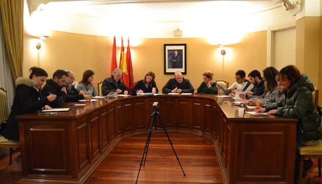 La corporación aprobó por unanimidad todos los puntos del pleno ordinario celebrado ayer.