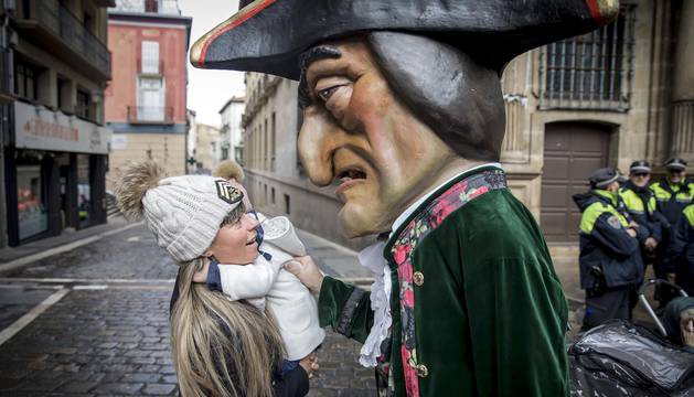 Las imágenes del 'paseo' de Gigantes y Cabezudos de Pamplona por San Saturnino