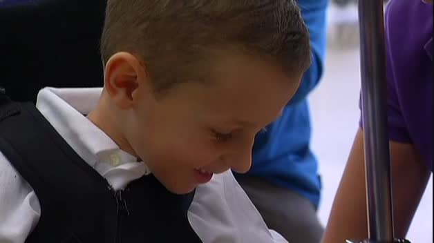 Primer exoesqueleto del mundo en un hospital español para niños con atrofia muscular