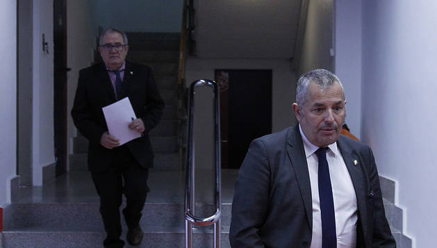 Una imagen del interior de El Sadar. En primer término, Fran Canal. Detrás, Luis Sabalza.