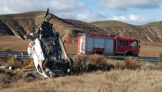 Un camión arrolla a una camioneta en Sansol