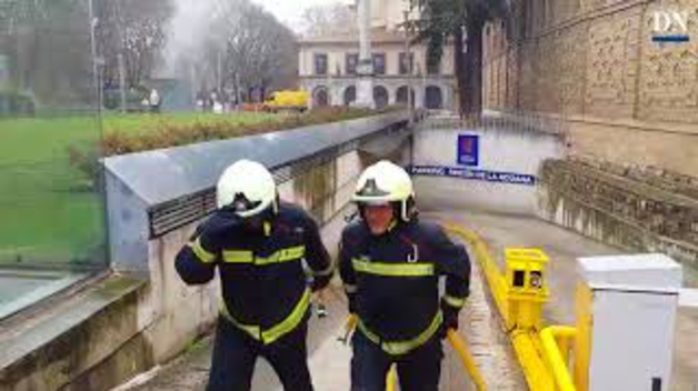 Arde un coche en el parking Rincón de la Aduana de Pamplona