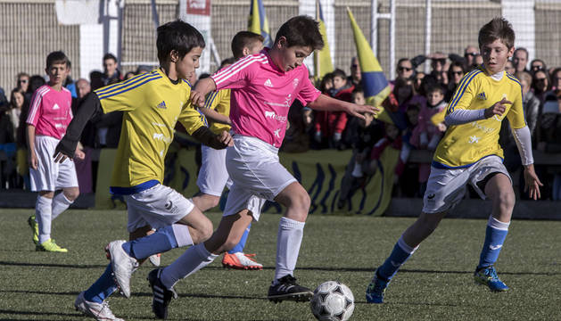 Jugadores de los equipos Luis Amigó y Catalina de Foix disputaron la final de la edición anterior