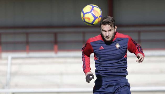 El delantero de Osasuna David Rodríguez durante un entrenamiento de Tajonar