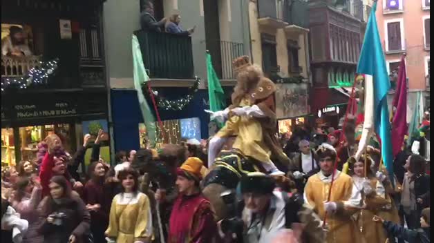 Los Reyes Magos se dirigen al Ayuntamiento de Pamplona