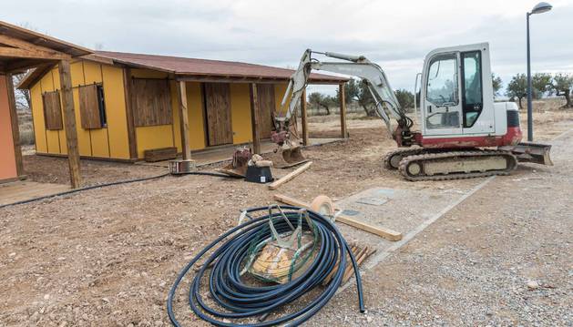 Imagen de los trabajos de construcción del camping Mendianike de Ablitas que abrirá sus puertas en junio.