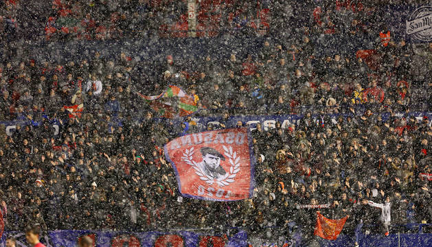 Una vista de Graderío Sur el pasado viernes mientras nevaba en la segunda parte del partido contra el Rayo Vallecano.
