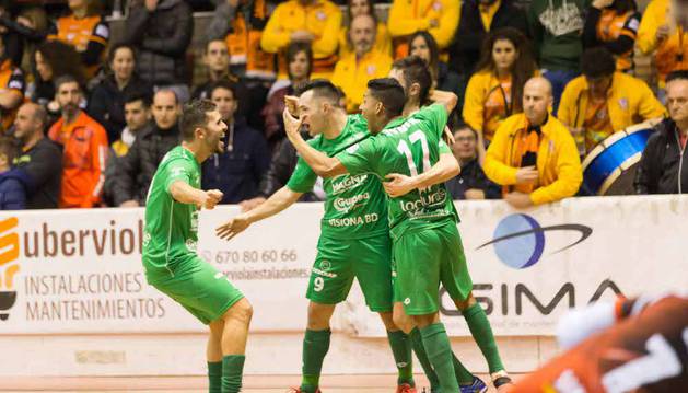 Rafa Usín, Saldise, Bynho y Roberto Martil celebran uno de los goles anotados ayer en el Ciudad de Tudela