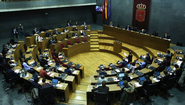 Vista del hemiciclo del Parlamento foral, durante la celebración de un pleno reciente.