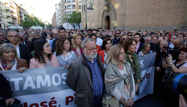 Imagen de la concentración celebrada hoy en apoyo a los guardias civiles agredidos en Alsasua