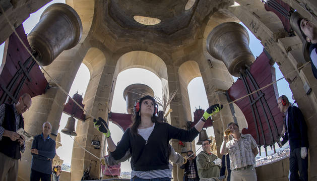 Eunate Corcuera Caballín, 18 años, campanera desde 2011, cuando se restauraron las campanas de la catedral.