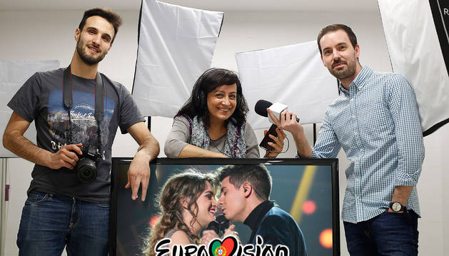 Foto de David García (izquierda), Eva Fernández e Íñigo Sota, el equipo de Diario de Navarra para Eurovisión.