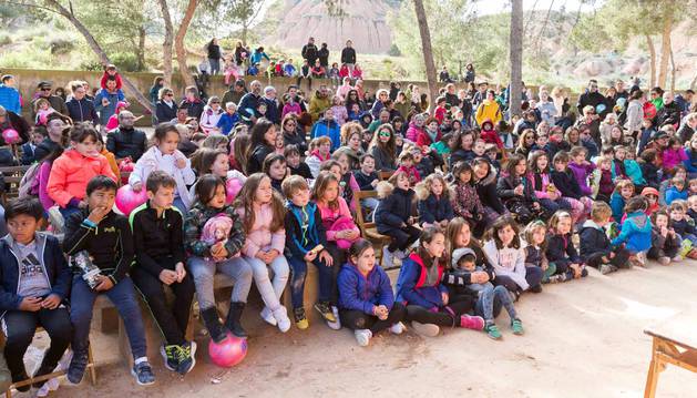 El intenso viento no impidió que cientos de tudelanos degustaran las tradicionales 'culecas'
