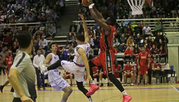 Imagen del tercer partido disputado el viernes entre Basket Navarra y HLA Alicante en Arrosadía