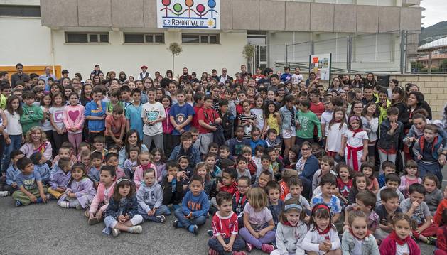 El colegio Remontival presenta su logo y se despide de una de sus profesoras