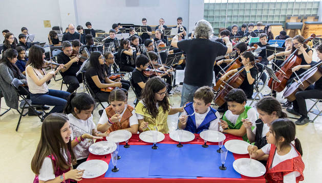Alumnos de Vázquez de Mella-Bayonne estrenan 'Una noche mágica' en Barañáin