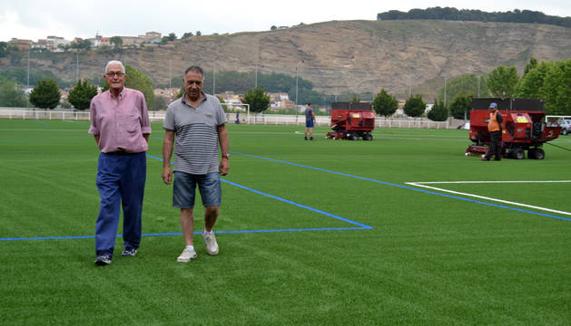 Francisco Marín, exdirectivo del River Ega, y Jesús Sádaba, presidente del club de fútbol.
