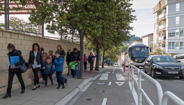 foto de Escolares y sus familias el pasado 17 de mayo, durante la jornada que se organizó a modo de prueba para ir a Remontival a pie.