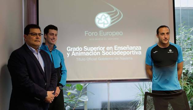 foto de Pedro Baile, Tim Roig y Juan Martínez de Irujo, ayer en la presentación de Foro Europeo.