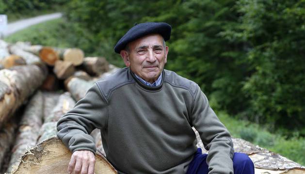 Arrastrados por machos o bueyes, suspendidos en un sistema de cables y por el río Irati, el traslado de troncos nutrió el aserradero de Ekai entre 1920 y 1958. Los barranqueadores reconducían la madera por el río. La red de cables forestales se extendió, al menos, a 126 puntos en Navarra