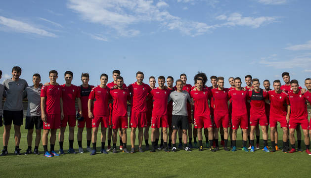 Esta es la primera imagen de la temporada 2018-2019 de Osasuna, de aquí a que comince a rodar el balón habrá más caras nuevas.