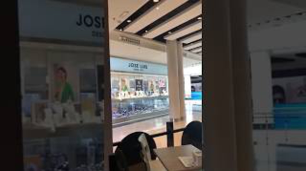 Atraco en una joyería del centro comercial en Castelldefels