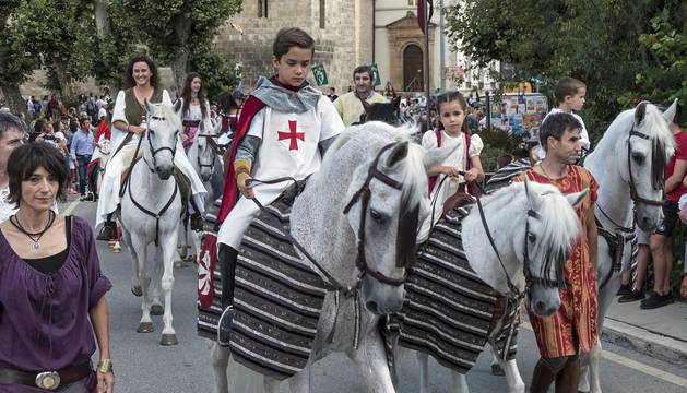Desfile que da comienzo a la Semana Medieval de Estella.