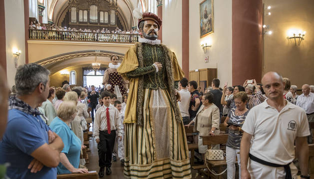 Misa dedicada a Santiago y mutildantza en el segundo día (25 de julio) de las fiestas de Elizondo