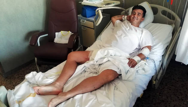 Javier Cerrato descansa en el Hospital Reina Sofía tras la cornada que recibió el miércoles.
