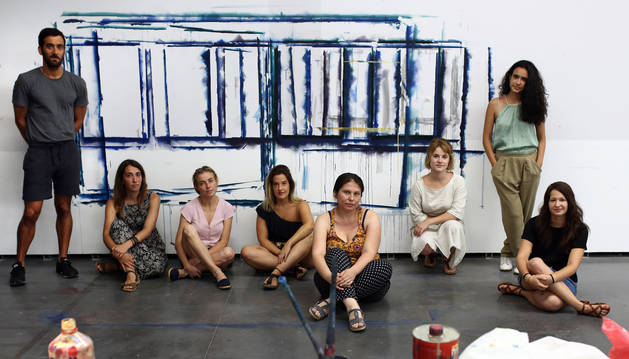 De izquierda a derecha: David Mutiloa, Maitane Azparren, María Sánchez, Aloha Lorenzo, Morayma Meléndez, Aizpea de Atxa, Irene Holguin y Iosune Sarasate.