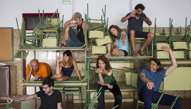 En primer plano, Oier Zúñiga, Emi Ecay y Carmelo Gómez. A la izq., Jose Mari Asín e Iratxe García Úriz. Arriba, Txori García Úriz, Leire Ruiz y Juan Sansegundo.
