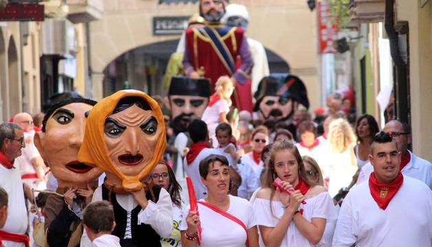 Fotos del Viernes de Gigantes en Estella