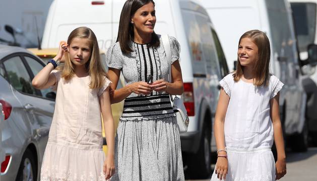 Letizia y las infantas visitan a Felipe en la Copa del Rey