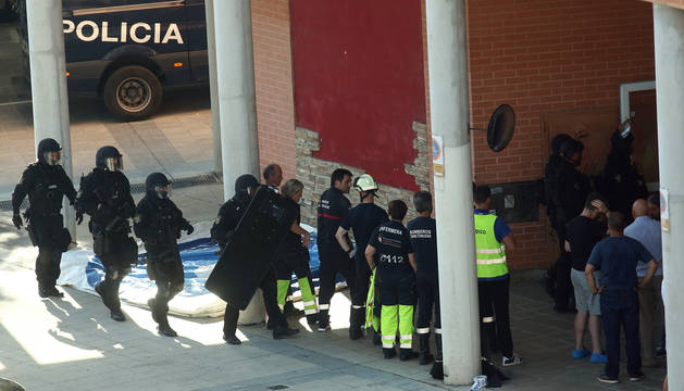 Operativo policial, de bomberos y sanitario, el domingo, en el inmueble de San Jorge.