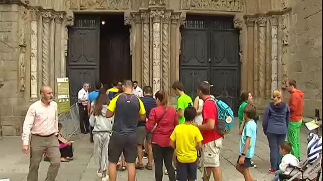 La Catedral de Santiago amanece con una pintada en una de sus fachadas