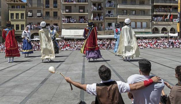 Despedida de los gigantes y XLVIII concurso de ajoarriero en el último día de fiestas de Estella (jueves, 9 de agosto)