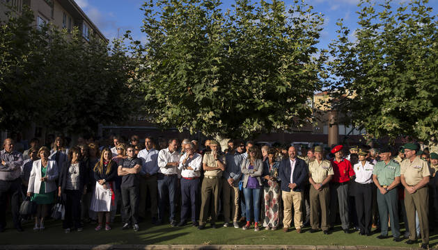 Al homenaje han acudido, además de la familia del fallecido, representantes políticos