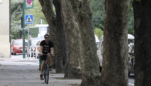 De aplicarse la norma, las bicicletas deberían circular por la calzada, donde los vehículos deberán ajustar su velocidad.
