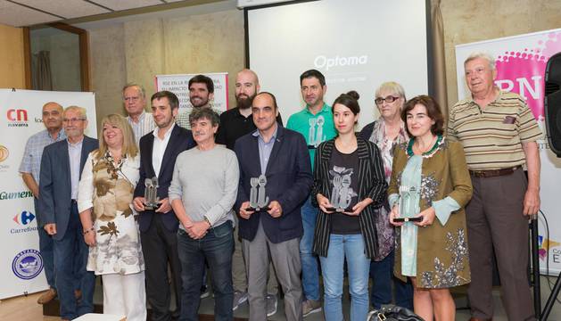 Patronos de la Fundación Tudela Comparte y representantes de las entidades homenajeadas ayer, tras el acto de reconocimiento.